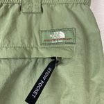 The North Face Women's Relaxed Tactical Cargo Green Shorts Size XL Photo 5