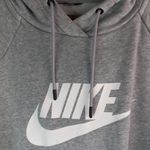 Nike L Center Logo Spellout Swoosh Hoodie Drawstring Crop Sweatshirt in Gray Photo 3