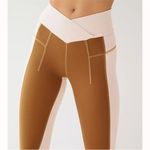 Free People High-Rise 7/8 Rebel v cut high waisted Leggings small Photo 3