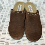 Minnetonka Brown Suede Mules / Clogs Silver Bead Detail Women’s size 9 Photo 2