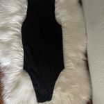 Hollister  High neck sleeveless bodysuit. Bottom snap button closure  Photo 4