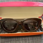 Vera Wang New  Cat Eye Sunglasses with and Kate Spade case and cleaning cloth. Photo 6