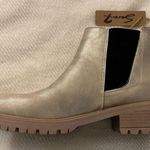 Seven7 NWT Billie Chelsea Boot Gold Women’s Sz 9 Photo 6