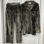 Honor the Gift Olive Green Velvet Pants
Set(Size XS) Photo 1