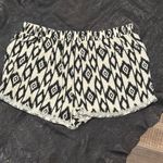 Vestique Women's Fashion Shorts, Size M. Photo 1