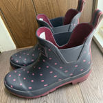 Joules Wellibob Polka Dot Rain Boots‎ woman’s size 6 Purple Photo 0