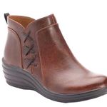 Croft & Barrow  ortholite adorable wedged ankle boots new! Photo 0