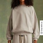 Essential s Crewneck Photo 0