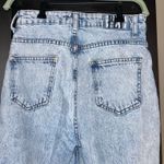 Pretty Little Thing  jeans Photo 3