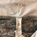 Lululemon  Womens Speed Shorts Black White Floral Lined 8 Photo 2