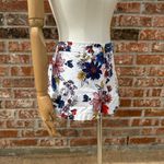 Old Navy floral blue and white cargo shorts / 2 / Excellent condition Photo 3