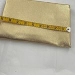 Shimmering Vintage faux leather gold clutch. Photo 2
