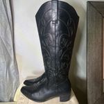 Elegant Black Embroidered Knee High, Heeled Boots Size 8 Photo 8