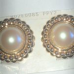 Crystaline Brand Elegant Chunky Gold Tone and Faux Pearl Clip On Earrings Photo 0