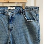Abercrombie & Fitch  Curve Love The Straight Mid Rise Jean Size 34/18R Photo 4