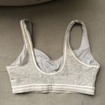 Alo Yoga Alosoft Heart Throb Bra Athletic Heather Grey/White M Photo 3