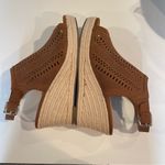 Liz Claiborne Women’s Brown Wedge Heel Suede Sandals Size 10 Laser Cut Design Photo 11