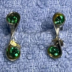 Vintage Sterling and Emerald Green Screw Back Earrings Silver Photo 0