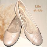 Life Stride  cream colored slip on comfy shoes! Cute design new Photo 0