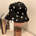 Alice + Olivia by Stacey Bendet Reversible Bucket Hat Daisy Floral New w/ tags! Photo 2
