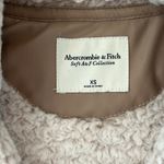 Abercrombie & Fitch  vest Photo 1