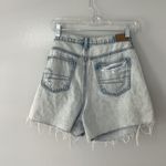 American Eagle Mom Short Ripped Size 8 Light Wash Photo 7