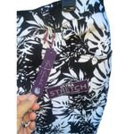 Gloria Vanderbilt “Amanda” Classic Capri Mid Rise Floral Pattern Ultra Stretch B Photo 4