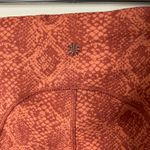 Athleta Ultimate Snake Print Leggings 7/8 Length Red Orange Sz XS Excellent Condition Photo 7