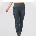 Zyia  Seamless Camo High Waist 7/8‎ Performance Leggings size large Photo 1