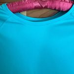 Old Navy Active semi-fitted athleisure short sleeved t-shirt size medium Photo 4