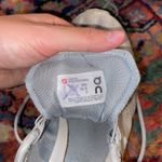 on cloud Shoes Photo 4