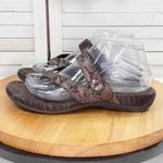 Vionic  Orthaheel Rest Snakeskin Thong Sandals Cocoa Brown Bronze Shimmer 8 Photo 3