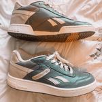 Reebok Sneakers Photo 0