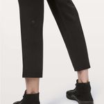 Lululemon  On the Fly 7/8 Pant *Woven - Black - Size 8 Photo 3