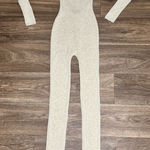 Elegant Cream Off Photo 0