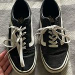 Vans Women’s Black and White low rise Photo 0