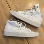 Adidas NWT Women's Sleek Mid Triple White Size 5 Sneakers Shoes Photo 1