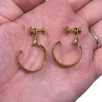 Vintage Signed NAPIER Gold Tone Filigree Hoops Metal Screw Back Earrings Photo 4