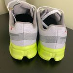 DQ women’s sneakers shoes size 8 Gray Photo 3