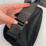 NWOT women’s solid black Sherpa soft thick adjustable strap belt‎ bag active Photo 5