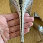 Michael Kors - Amara Metallic Snake Embossed Leather Pumps in Silver Photo 7