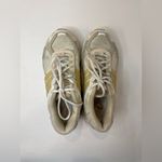 Adidas Women’s Response CL White Sneakers Size 6 Photo 5