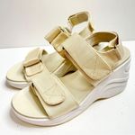 Blondo Wedge Sandals Size 7 Adjustable Straps Comfort Casual Beige Waterproof Photo 1