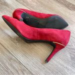 Jones New York JNY Burgundy Suede Delta Heels Pumps Gold Trim Classy Sexy 7 Leather Photo 5