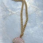 Gold Seashell Pendant Necklace Photo 3