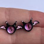 Monster Eyes stud earrings bat wings cat black purple pink Photo 1