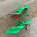 Pretty Little Thing - PU Toe Thong Buckle Strap Low Heeled Mules in Lime Green Photo 2