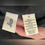 Bass women’s vest size small winter perfect! Black Photo 3