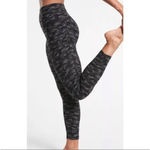 Athleta  Salutation Stash Pocket II Camo Printed 7/8 Tight Leggings Black Grey XS Photo 10