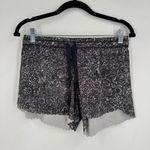 Lululemon  Hit It Short (3 1/2") in Mini Cinder Lace White Black / Black - Size 4 Photo 3